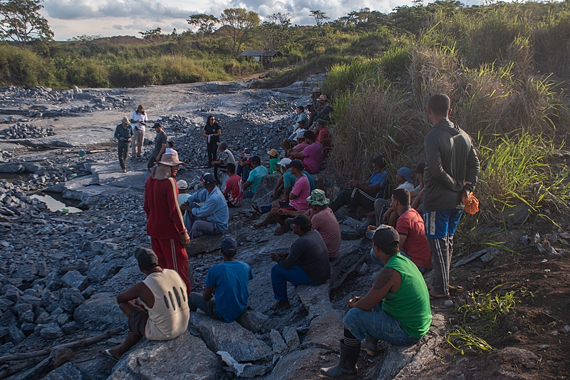 No Brasil, o número de trabalhadores resgatados da escravidão contemporânea na extração de pedra, areia e argila aumentou 17 vezes em 10 anos - Pedro Stropasolas